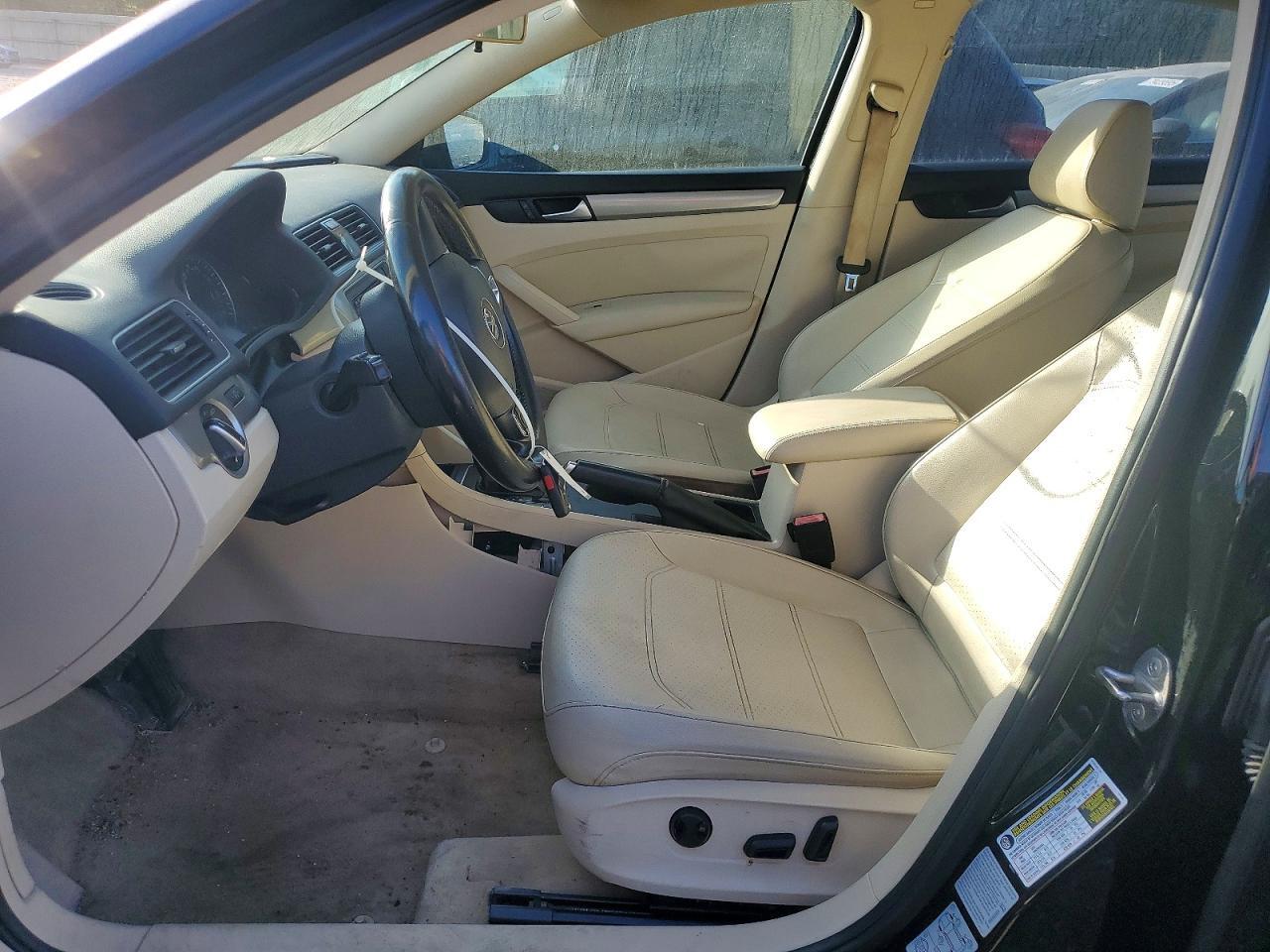 2015 VOLKSWAGEN PASSAT S — Фото 7 из 12