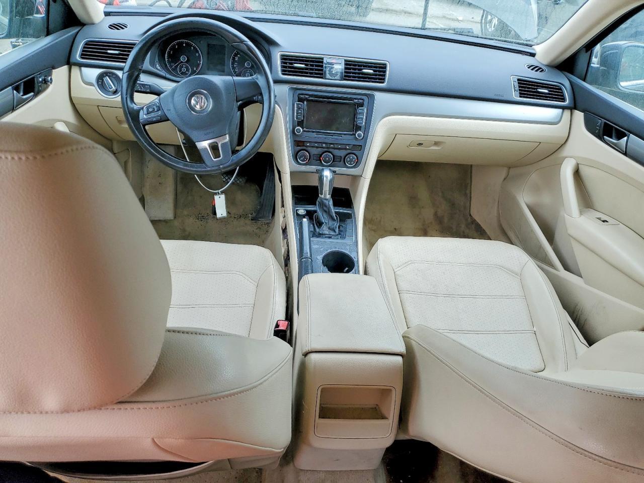2015 VOLKSWAGEN PASSAT S — Фото 8 из 12