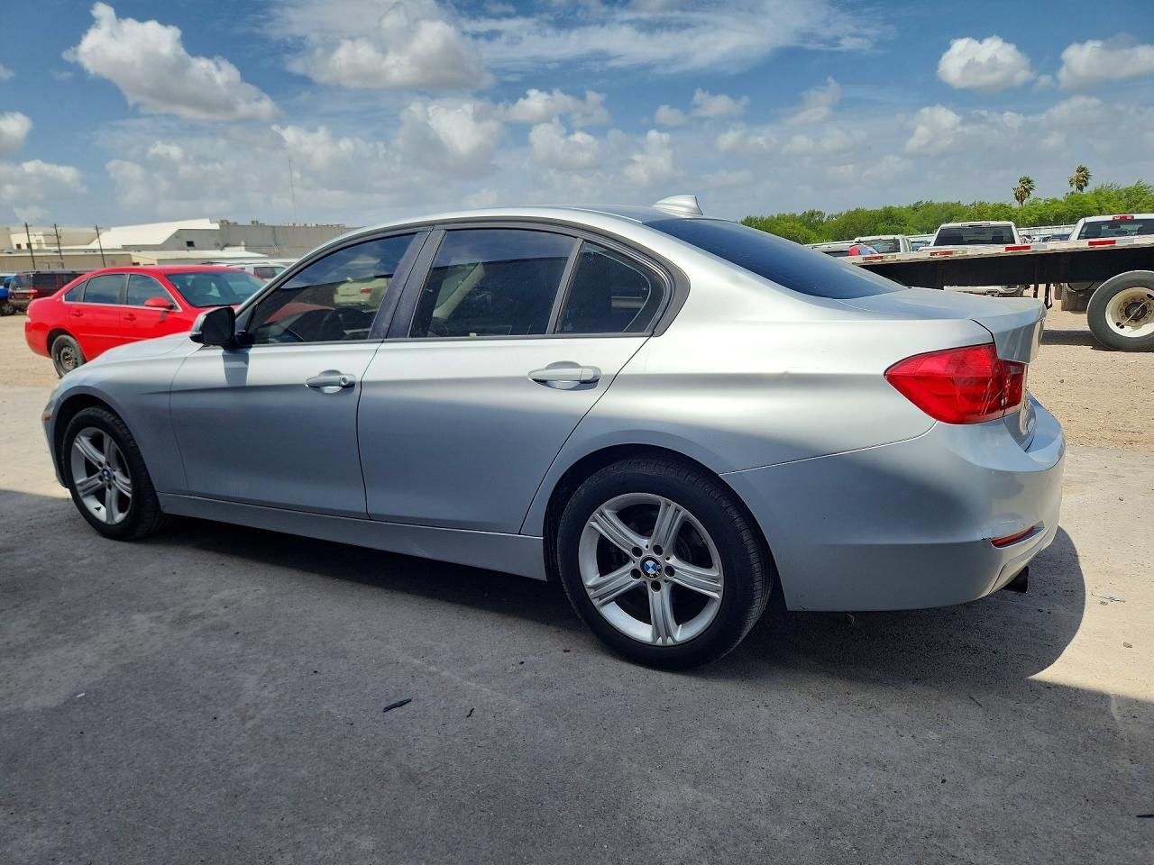 2014 BMW 320 I — Фото 2 из 12
