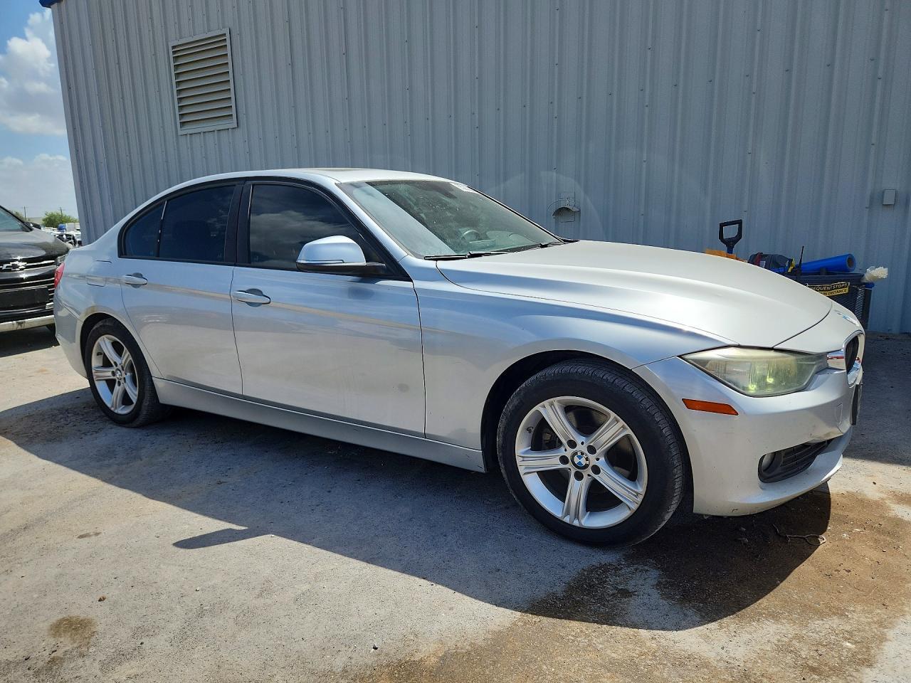 2014 BMW 320 I — Фото 4 из 12