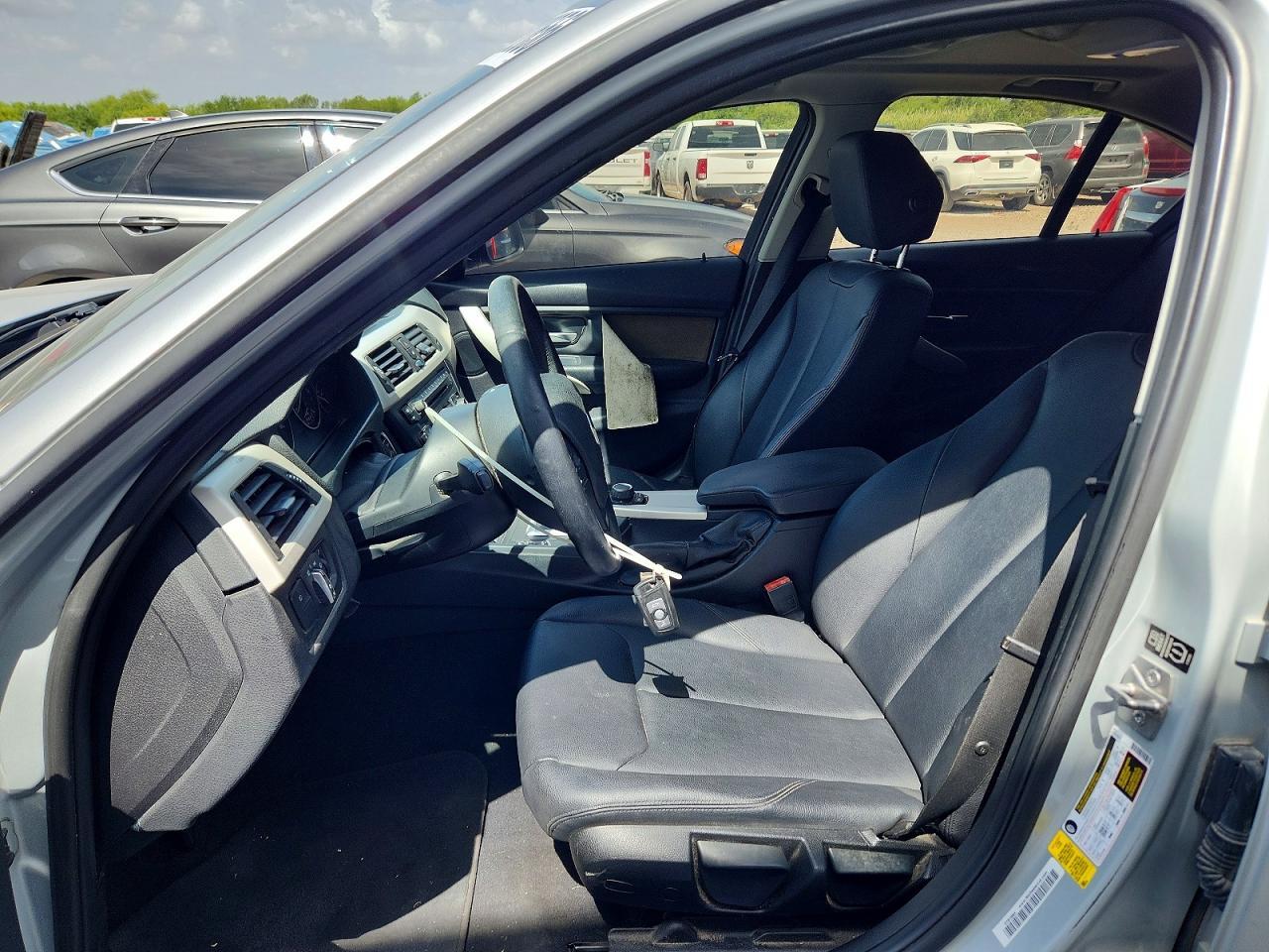 2014 BMW 320 I — Фото 7 из 12