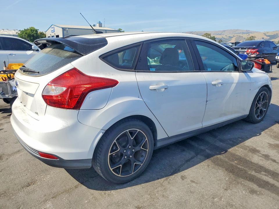 1FADP3K22EL454260 2014 FORD FOCUS photo no. 3