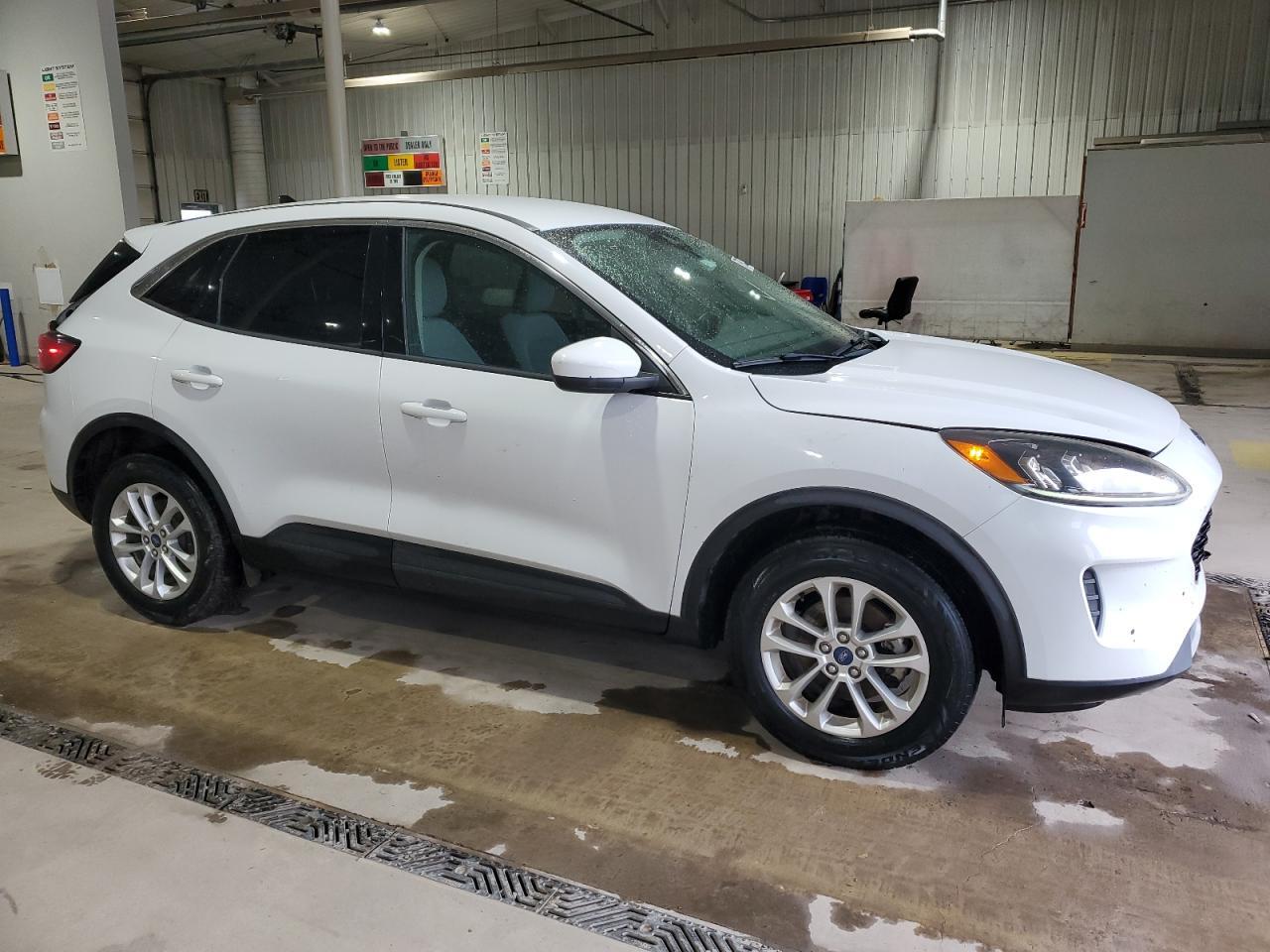 2020 FORD ESCAPE SE — Фото 4 из 13