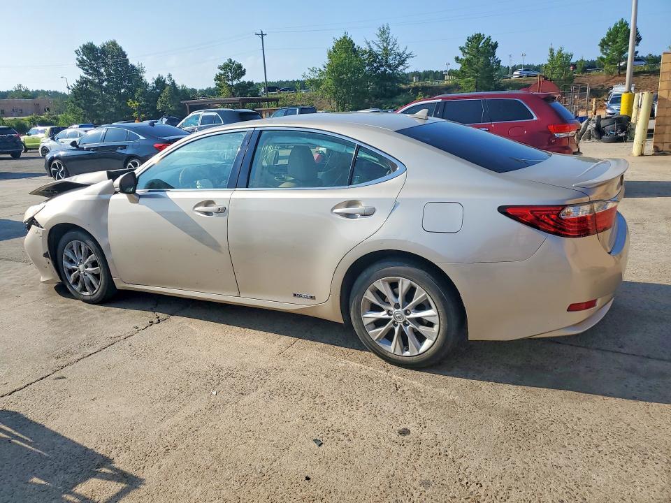 2014 LEXUS ES 300H — Фото 2 из 12