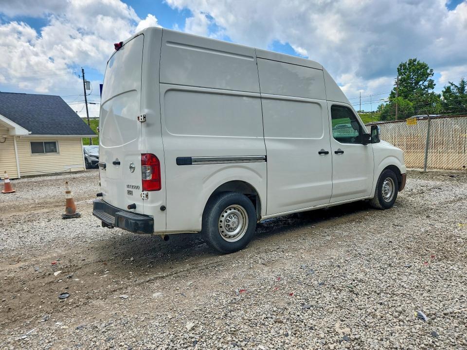 2014 NISSAN NV 2500/3500 — Фото 3 из 12