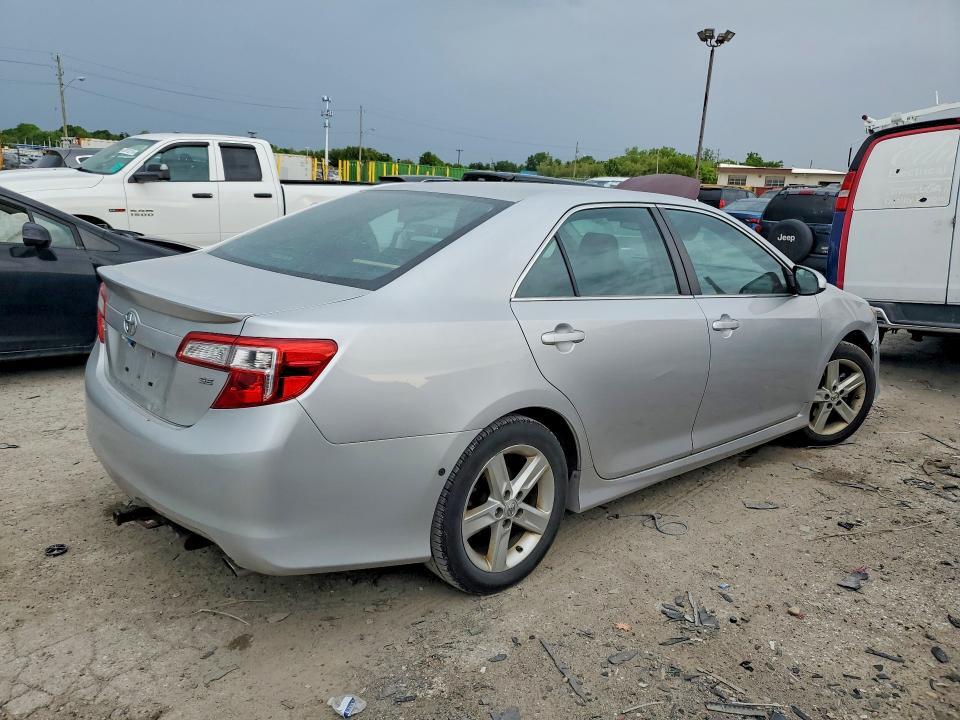 4T1BF1FK8EU411745 2014 TOYOTA CAMRY photo no. 3