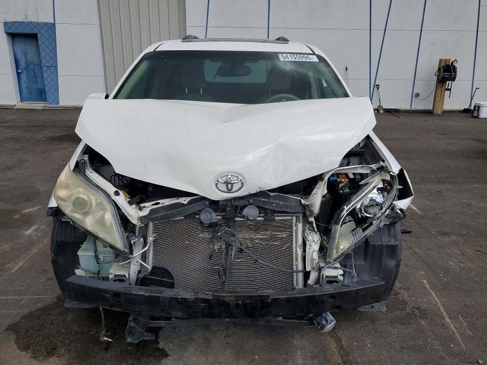 2014 TOYOTA SIENNA XLE 8-PASSENGER — Фото 5 из 14