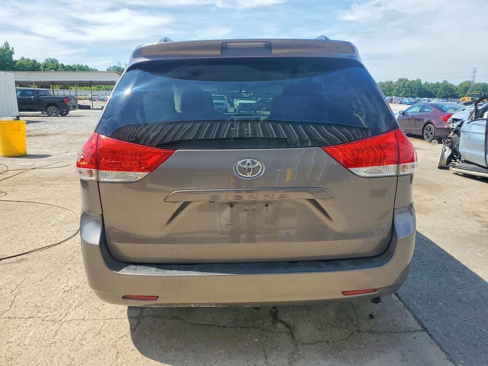 2014 TOYOTA SIENNA LE — Фото 6 из 13