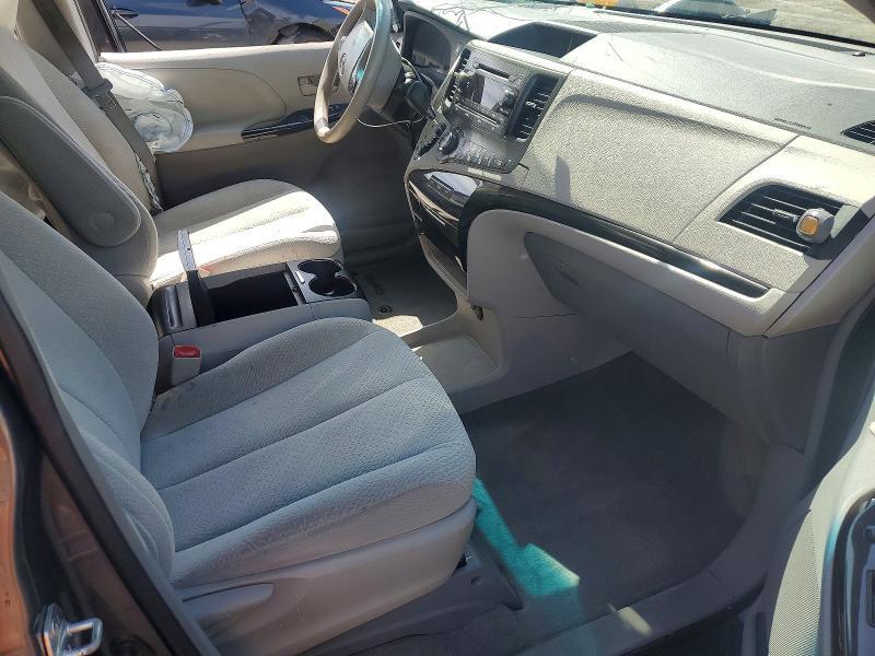 2014 TOYOTA SIENNA LE — Фото 7 из 13