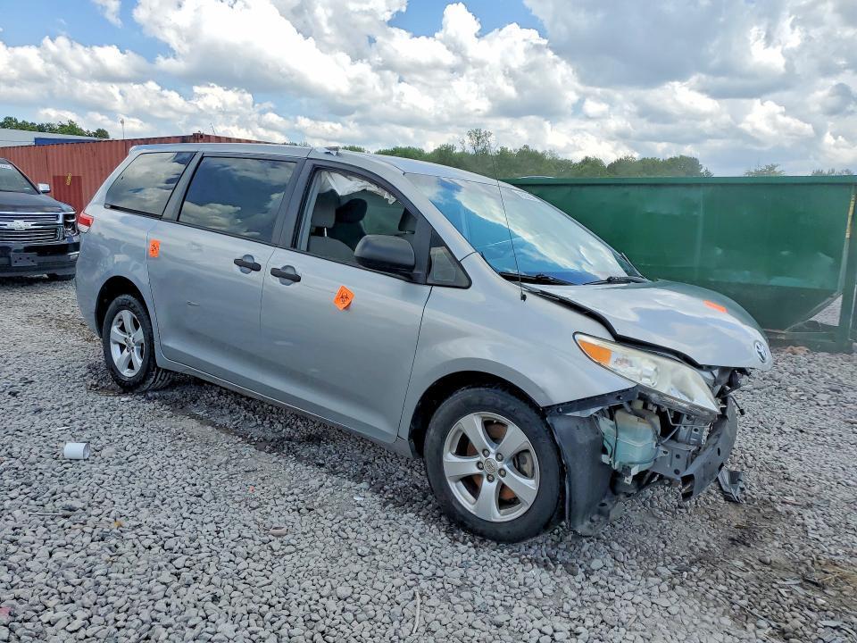 2014 TOYOTA SIENNA L 7-PASSENGER — Фото 4 из 13