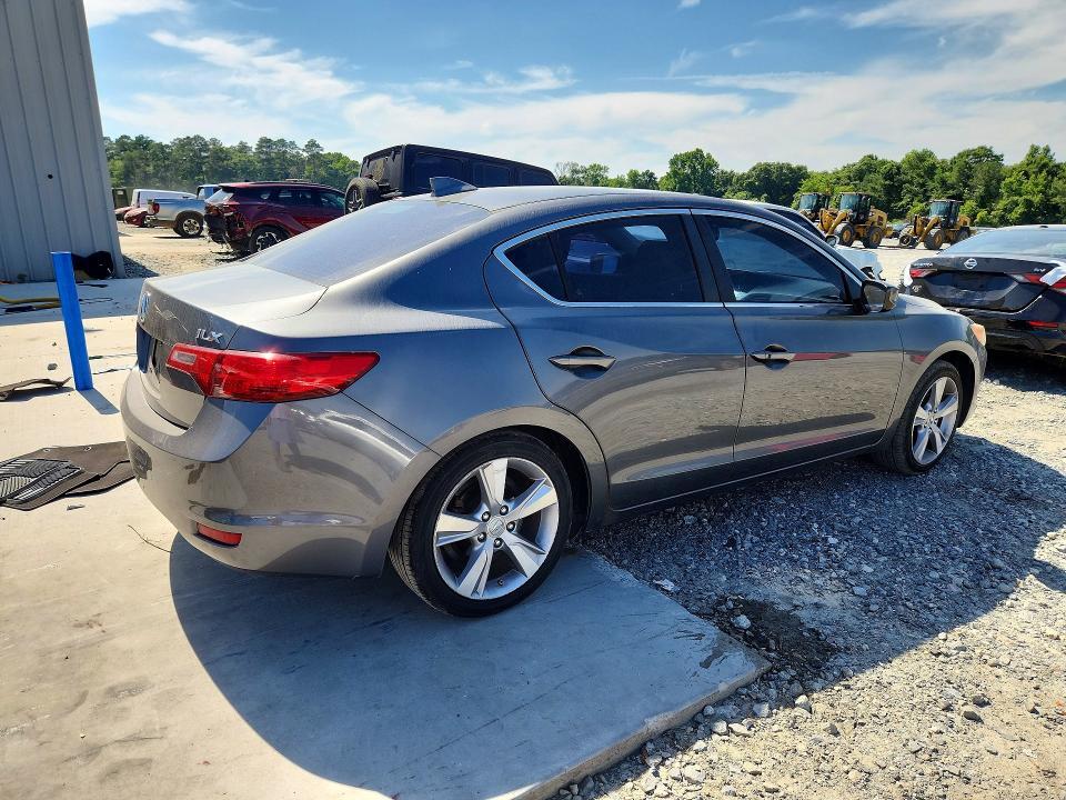 19VDE1F70DE005203 2013 ACURA ILX photo no. 3