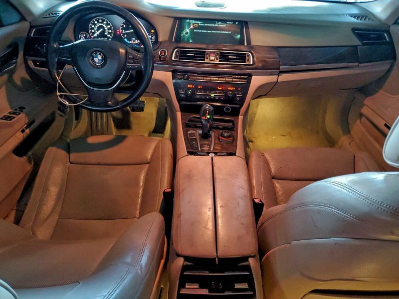 2013 BMW 750 LXI — Фото 8 из 12