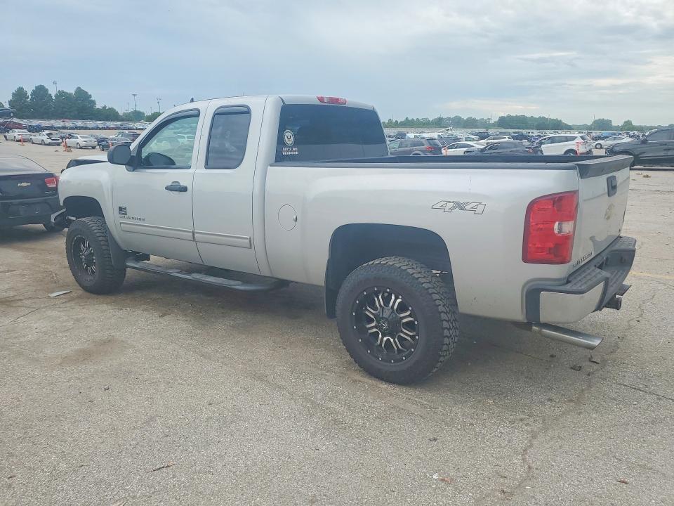 2013 CHEVROLET SILVERADO K1500 LT — Фото 2 из 13