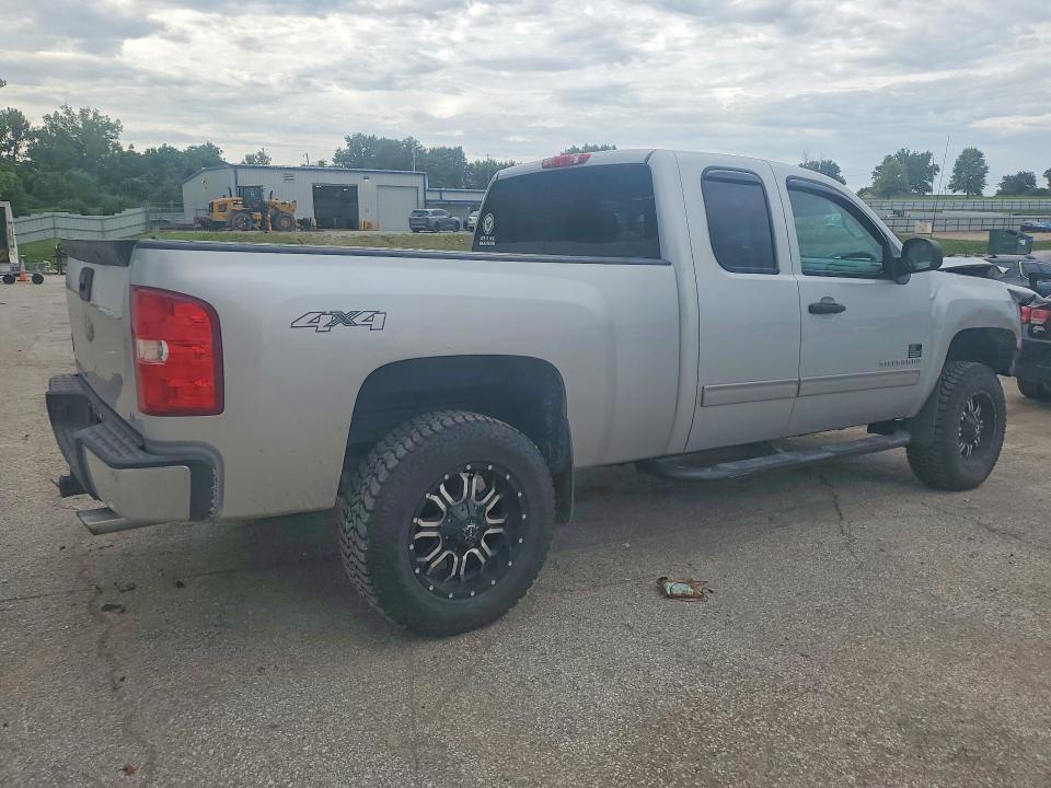 2013 CHEVROLET SILVERADO K1500 LT — Фото 3 из 13