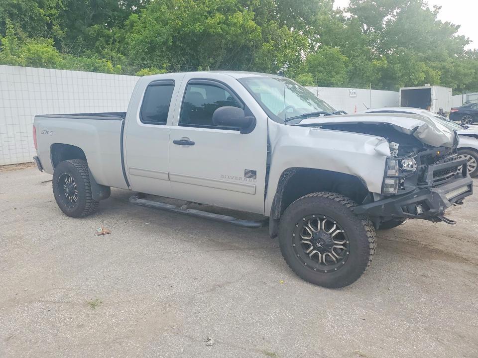 2013 CHEVROLET SILVERADO K1500 LT — Фото 4 из 13