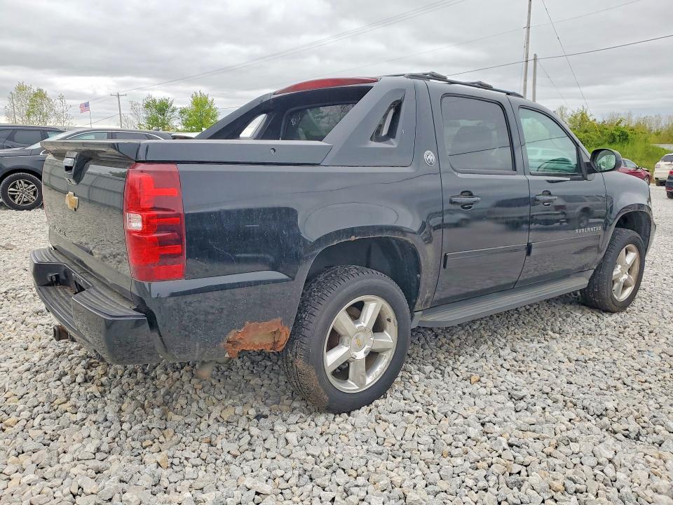 2013 CHEVROLET AVALANCHE LT — Фото 3 из 12