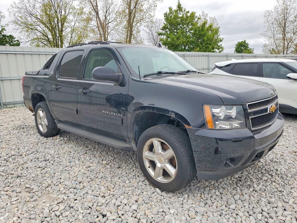 2013 CHEVROLET AVALANCHE LT — Фото 4 из 12