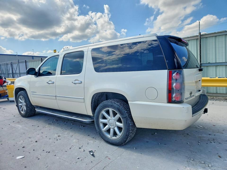 2013 GMC YUKON XL DENALI — Фото 2 из 13