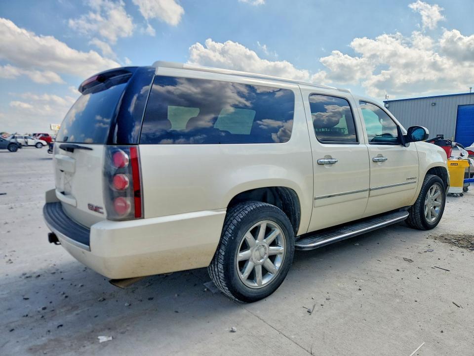 2013 GMC YUKON XL DENALI — Фото 3 из 13