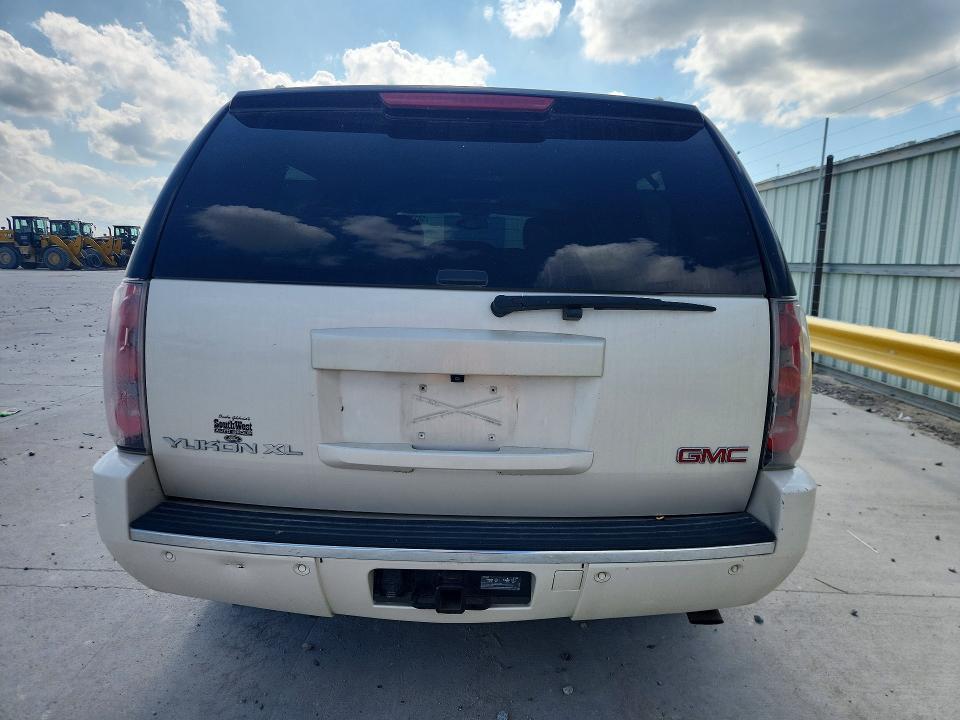 2013 GMC YUKON XL DENALI — Фото 6 из 13