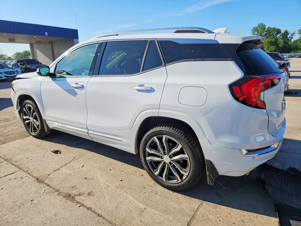 2020 GMC TERRAIN DENALI — Фото 2 из 13