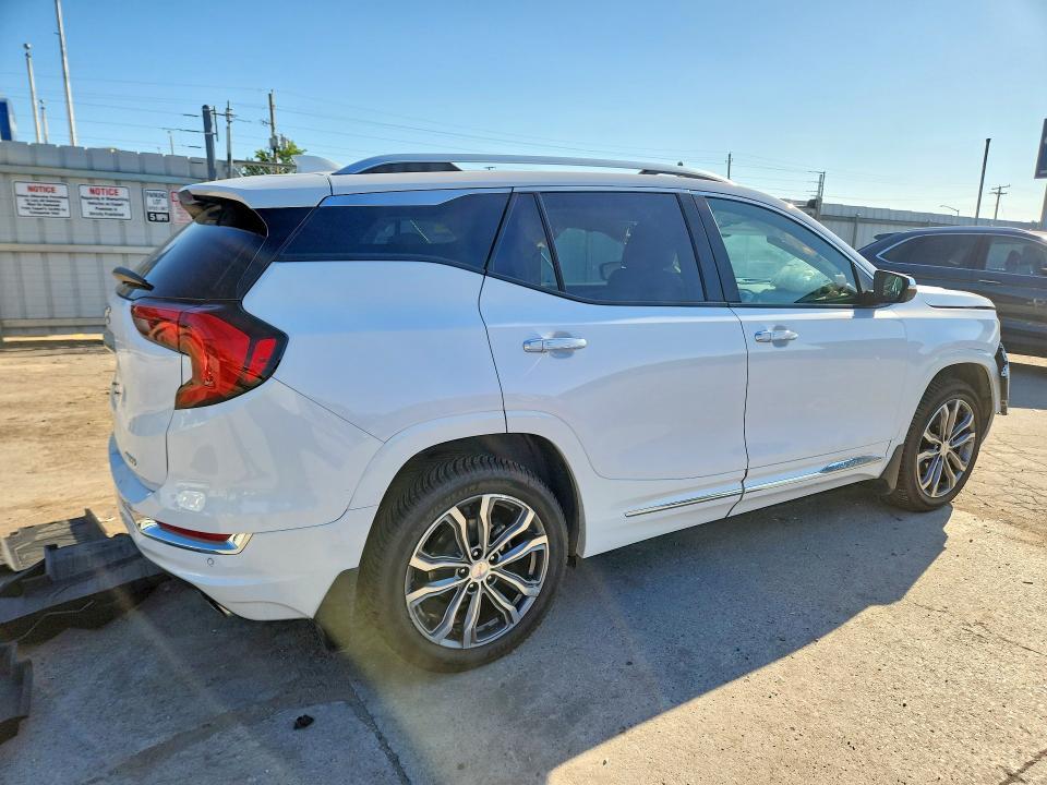 2020 GMC TERRAIN DENALI — Фото 3 из 13