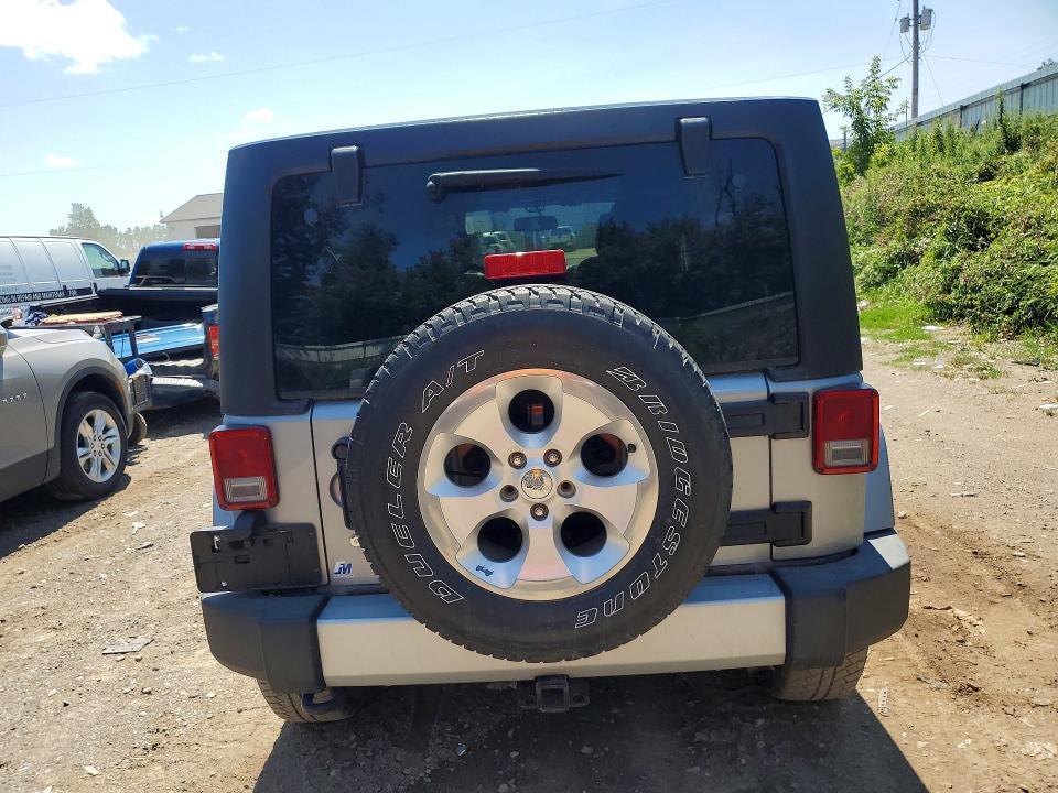 2013 JEEP WRANGLER UNLIMITED SAHARA — Фото 6 из 13