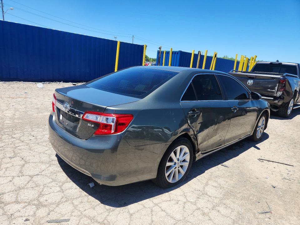2013 TOYOTA CAMRY XLE — Фото 3 из 12