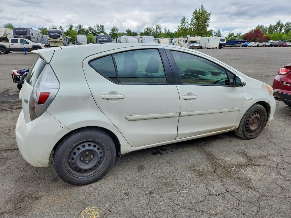 2013 TOYOTA PRIUS C TWO — Фото 3 из 12