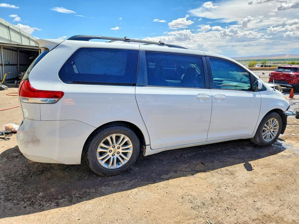 2013 TOYOTA SIENNA XLE 8-PASSENGER — Фото 3 из 14
