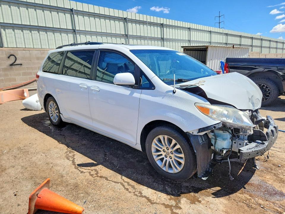 2013 TOYOTA SIENNA XLE 8-PASSENGER — Фото 4 из 14