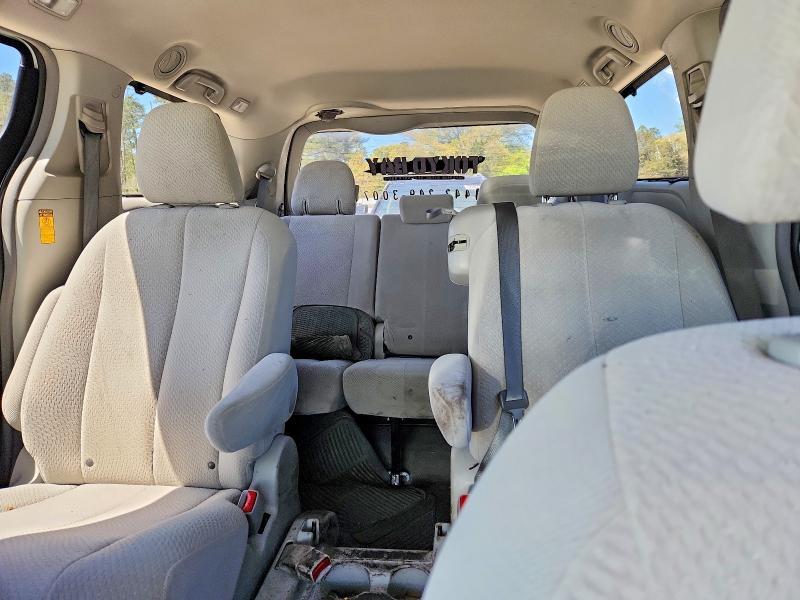2013 TOYOTA SIENNA LE — Фото 10 из 13