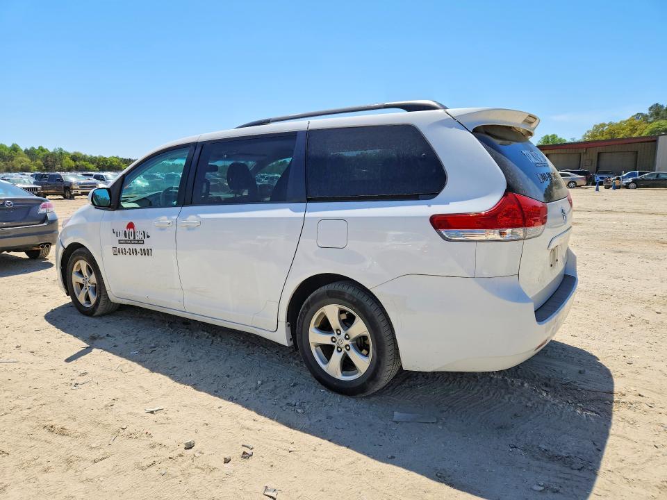 2013 TOYOTA SIENNA LE — Фото 2 из 13