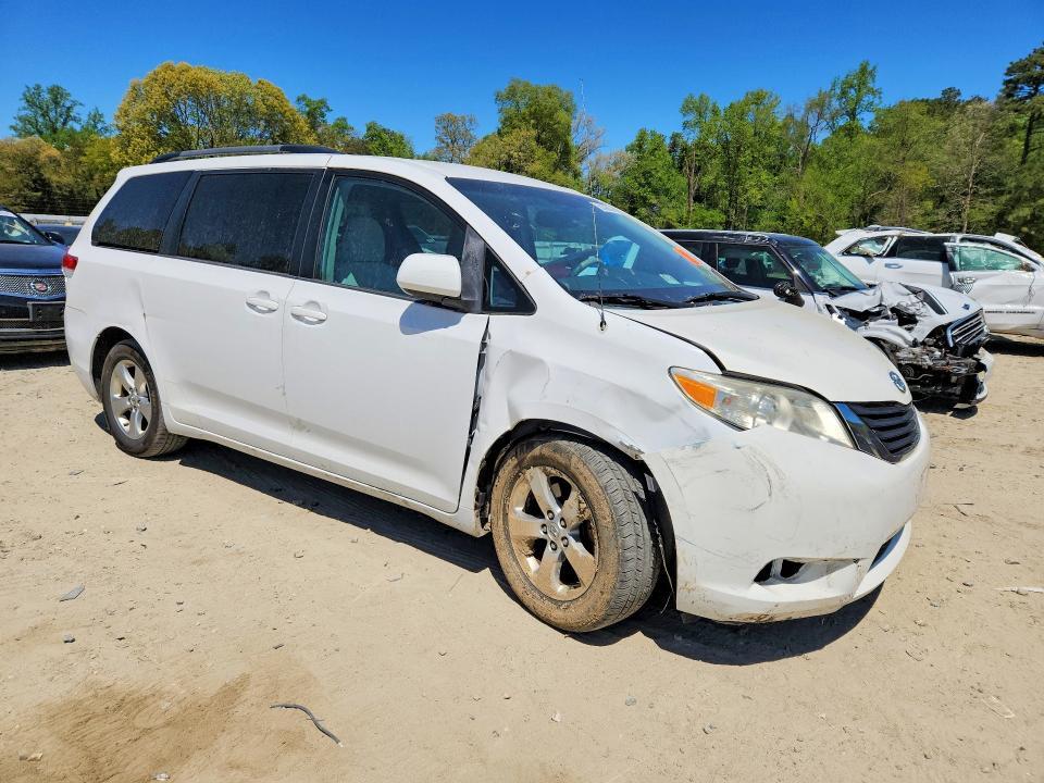 2013 TOYOTA SIENNA LE — Фото 4 из 13
