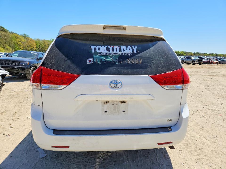 2013 TOYOTA SIENNA LE — Фото 6 из 13
