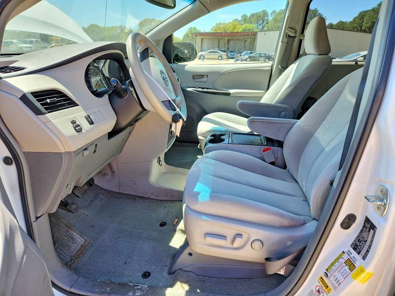 2013 TOYOTA SIENNA LE — Фото 7 из 13