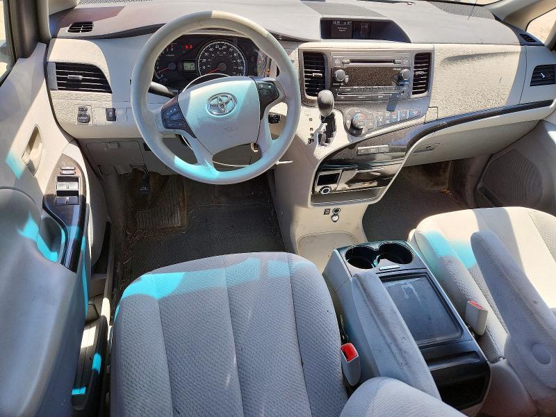 2013 TOYOTA SIENNA LE — Фото 8 из 13