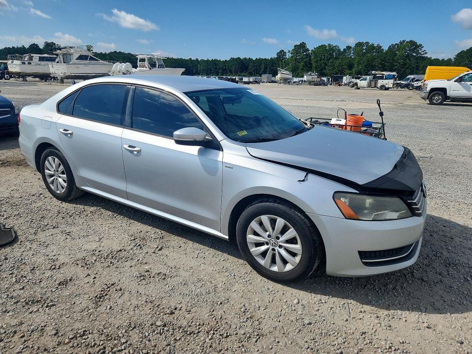 1VWAH7A35DC140268 2013 VOLKSWAGEN PASSAT photo no. 4