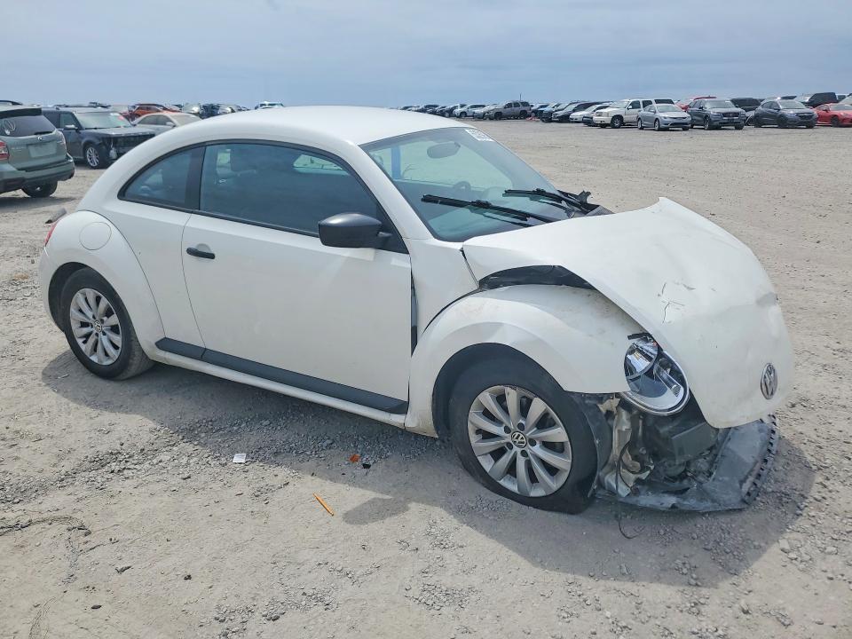 3VWFP7AT4DM653776 2013 VOLKSWAGEN BEETLE photo no. 4