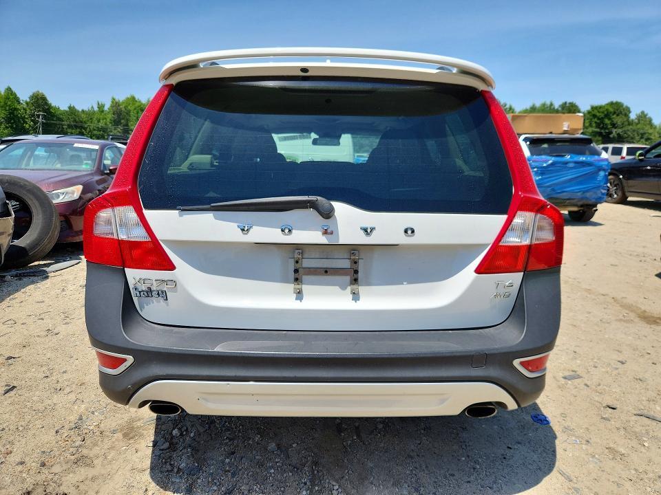 2013 VOLVO XC70 T6 — Фото 6 из 12