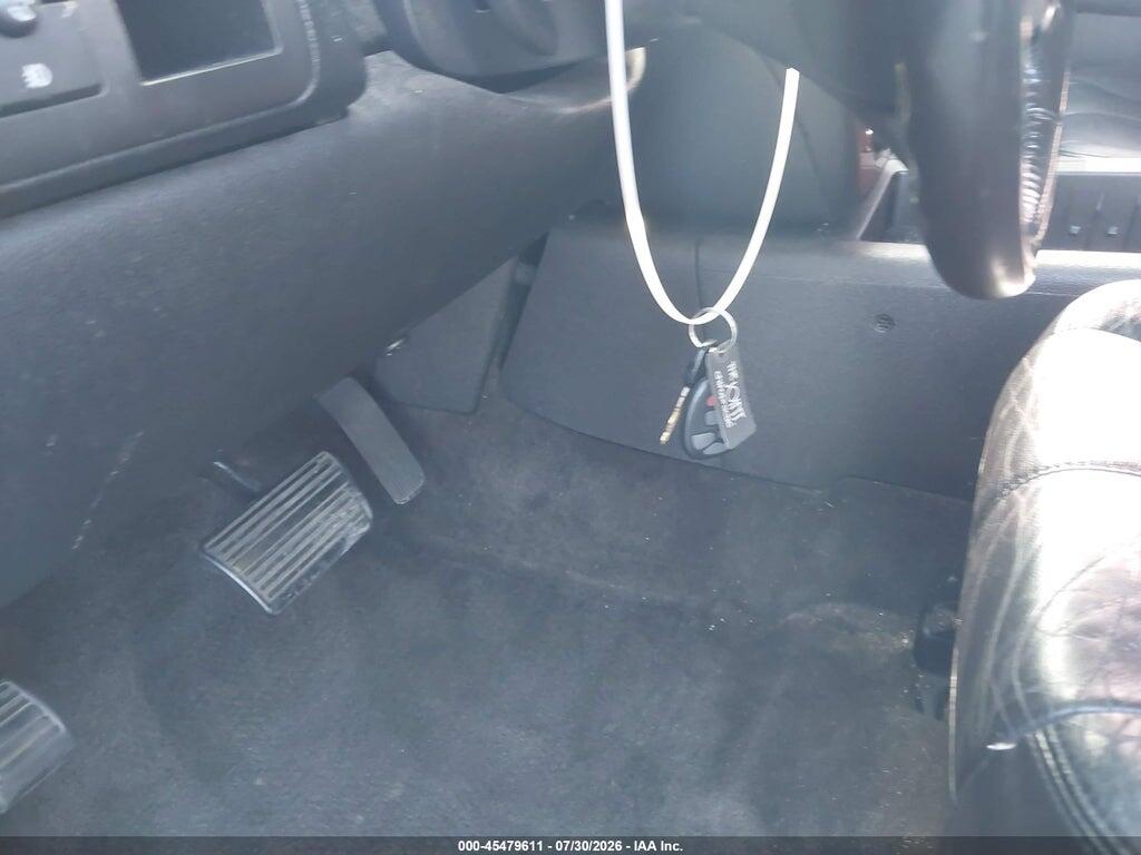 1GNSCBE02BR172203 2011 CHEVROLET TAHOE photo no. 11