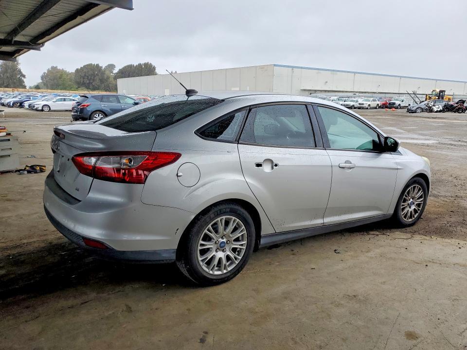 2012 FORD FOCUS SE — Фото 3 из 12