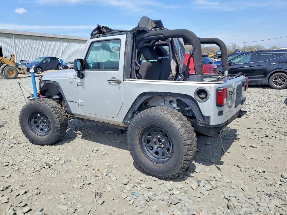 2012 JEEP WRANGLER SAHARA — Фото 2 из 12