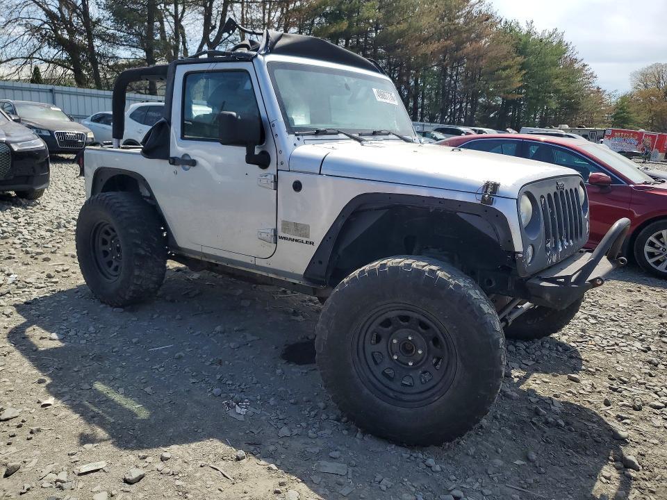 2012 JEEP WRANGLER SAHARA — Фото 4 из 12