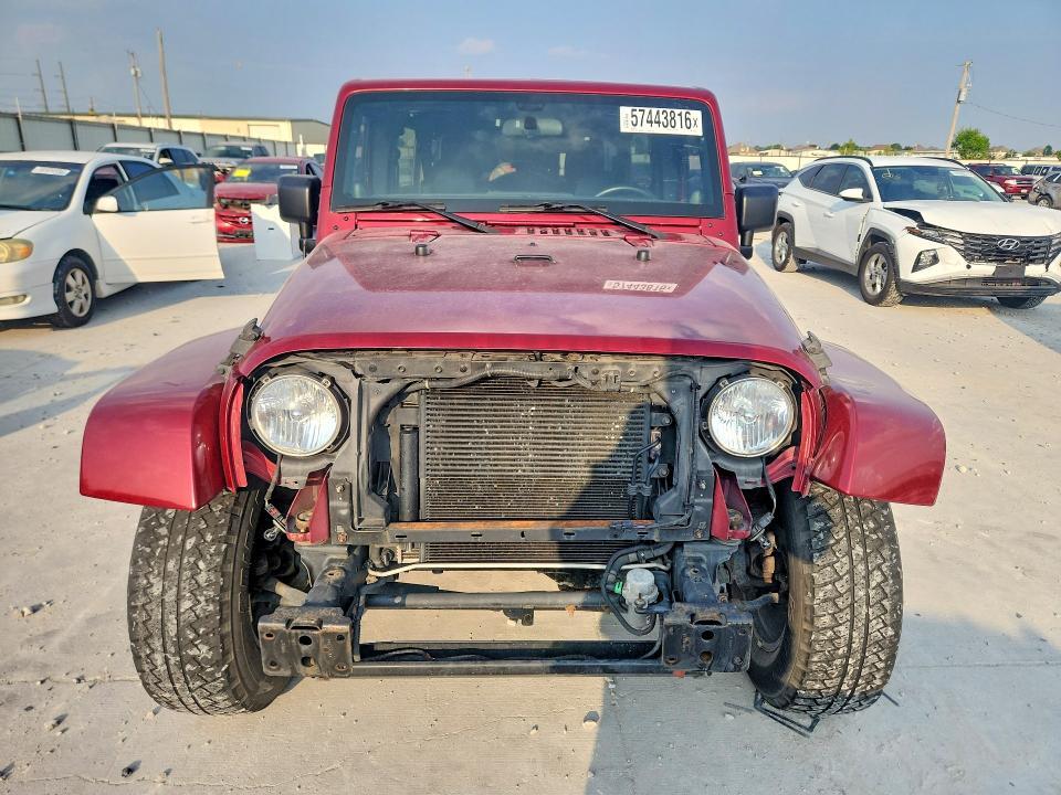 2012 JEEP WRANGLER UNLIMITED SAHARA — Фото 5 из 14