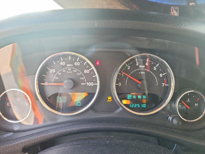 2012 JEEP WRANGLER UNLIMITED SAHARA — Фото 9 из 14