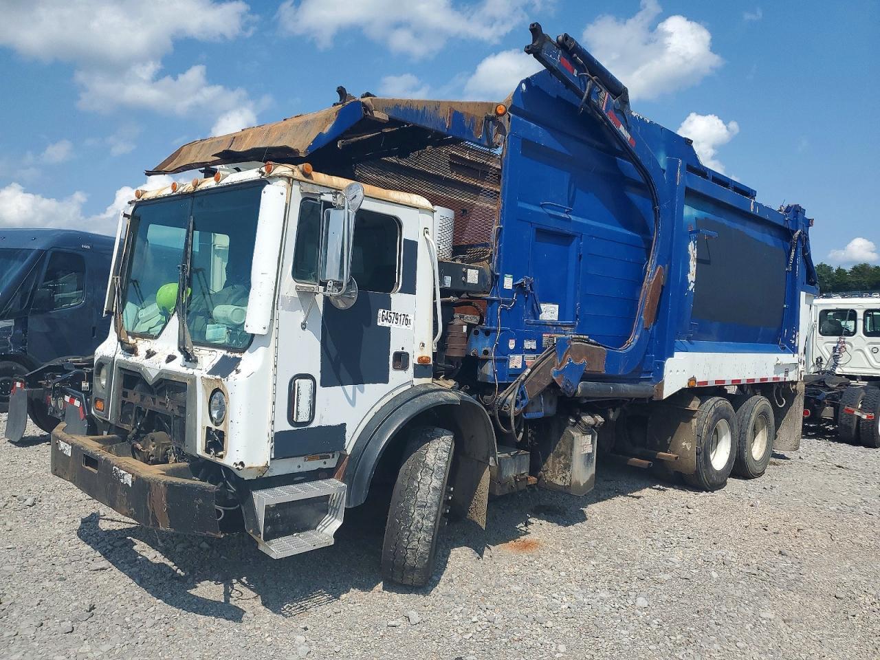 1M2AV04C9CM008925 2012 MACK 600 photo no. 2