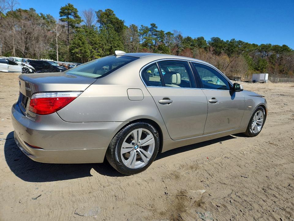 2010 BMW 528 I — Фото 3 из 12