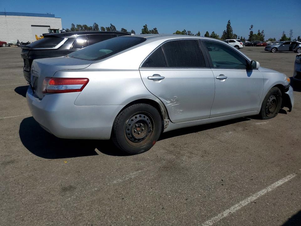 2010 TOYOTA CAMRY LE — Фото 3 из 12