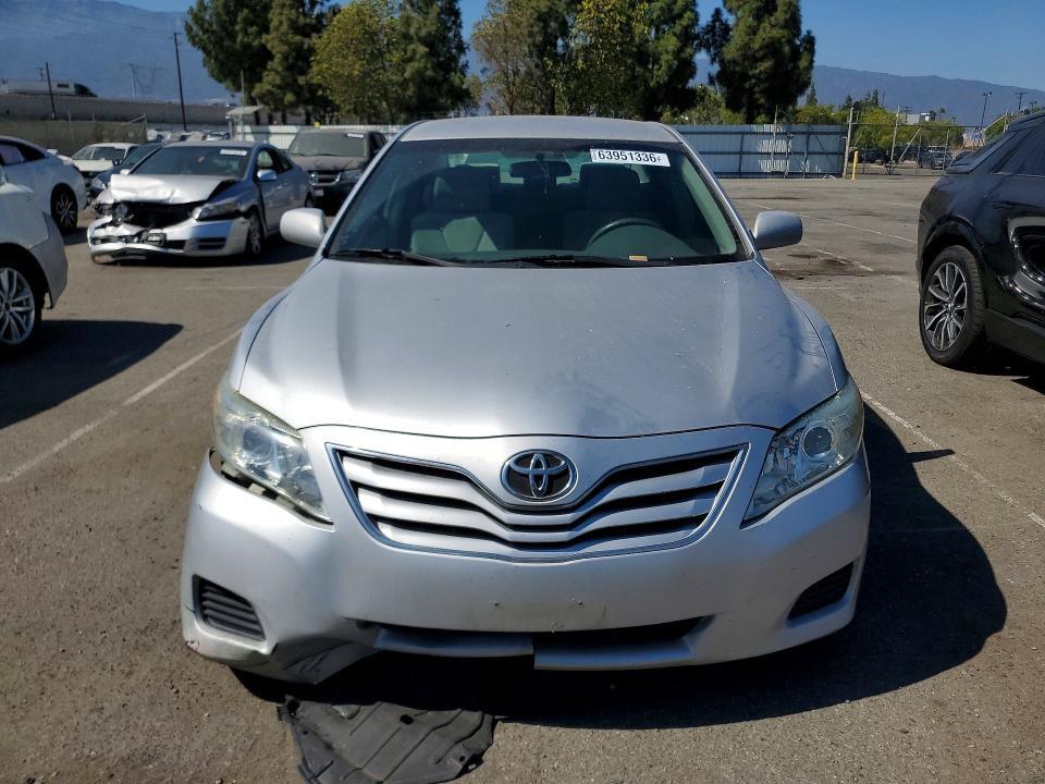 2010 TOYOTA CAMRY LE — Фото 5 из 12